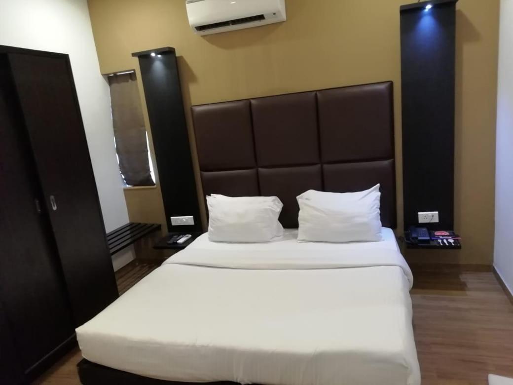 Sinq Beach Resort Calangute Buitenkant foto