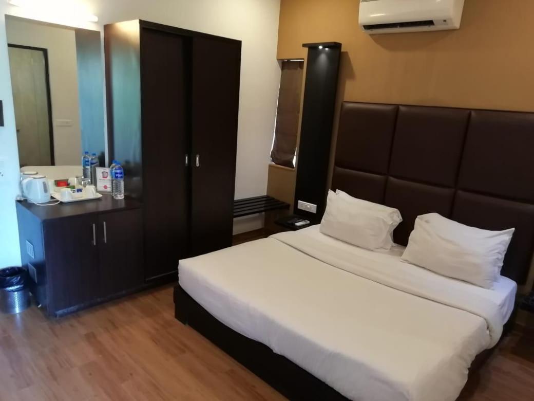 Sinq Beach Resort Calangute Buitenkant foto